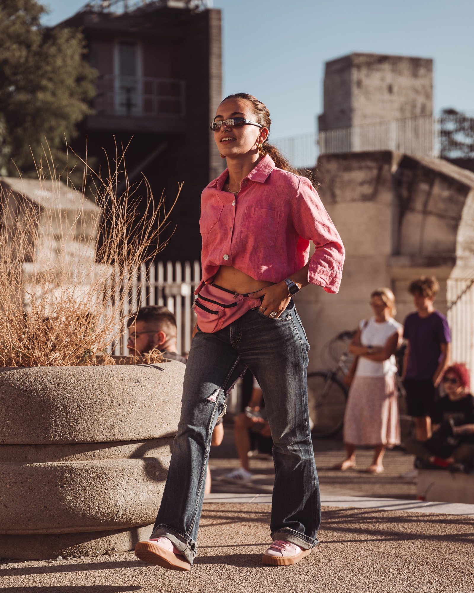 Photo d'un défilé sur Arles, prise par LefingerJames photographe pro