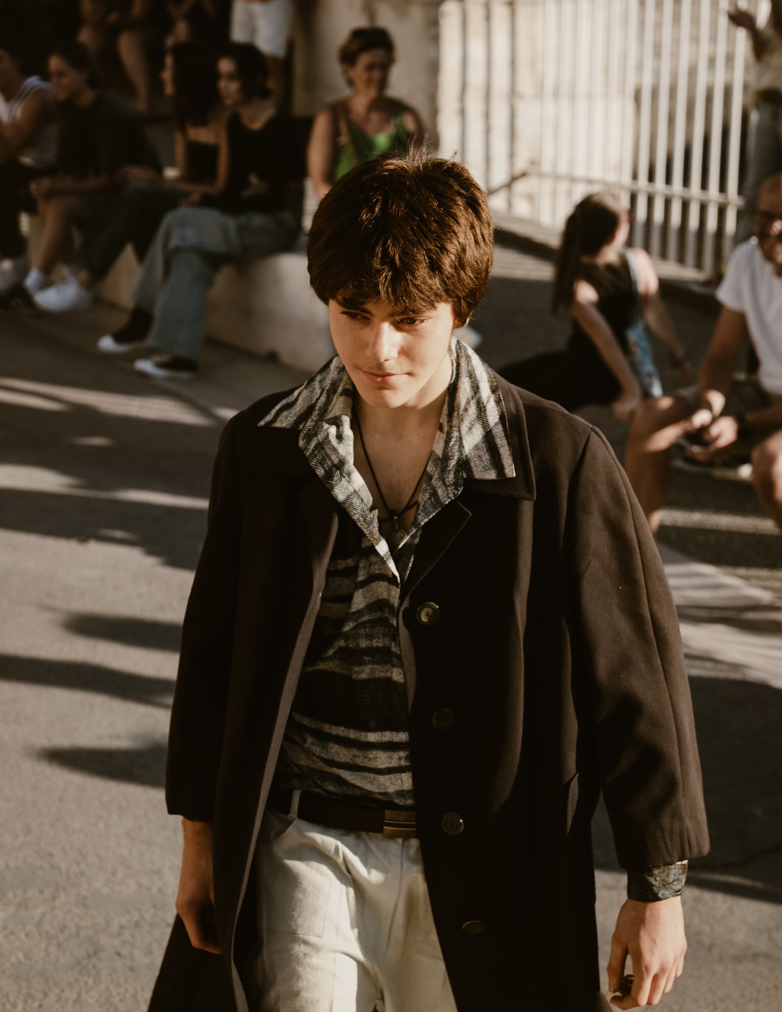 Photo d'un défilé sur Arles, prise par LefingerJames photographe pro