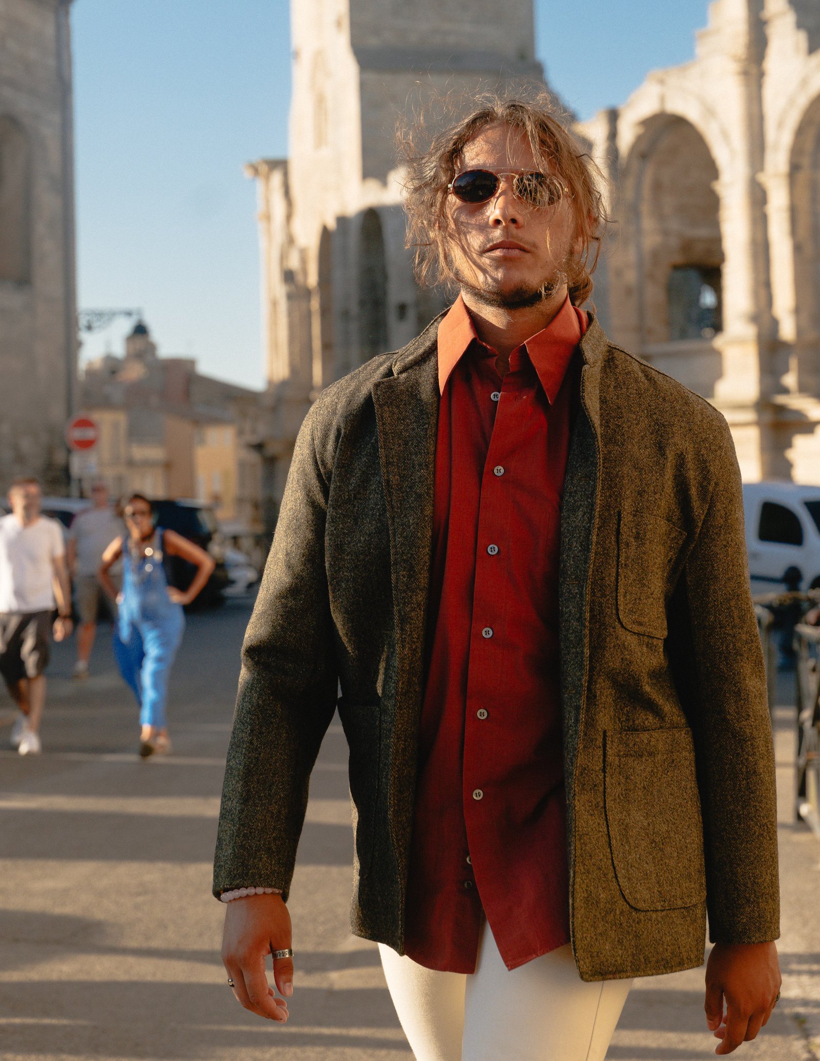 Photo d'un défilé sur Arles, prise par LefingerJames photographe pro